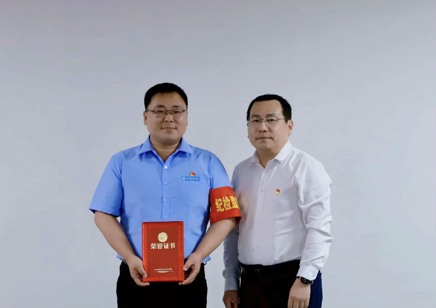 圖七 趙兵為a??紀(jì)?£?尖兵”獲得è??頒?¥?.jpg